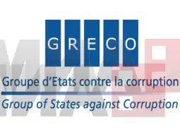 ГРЕКО Групата држави против корупцијата (Греко) на Советот на Европа во денеска објавениот извештај нагласуваат дека во Франција опстојуваат „сиви зони“ во борбата против корупцијата и го повикаа П